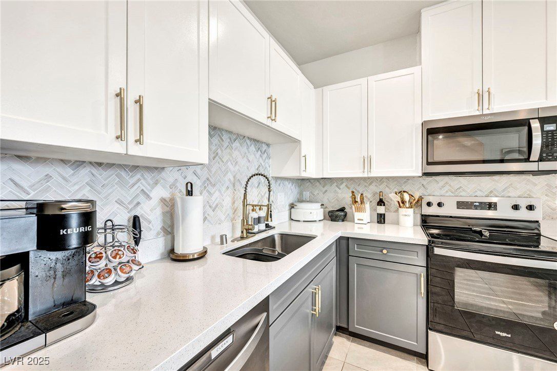 5659 Spellbinding Street. Las Vegas, NV 89148