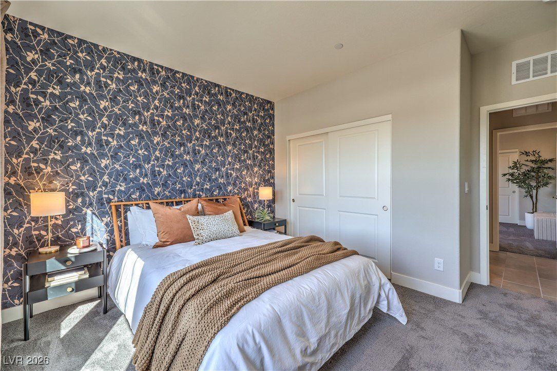 Fox Falcon Drive. Henderson, NV 89011