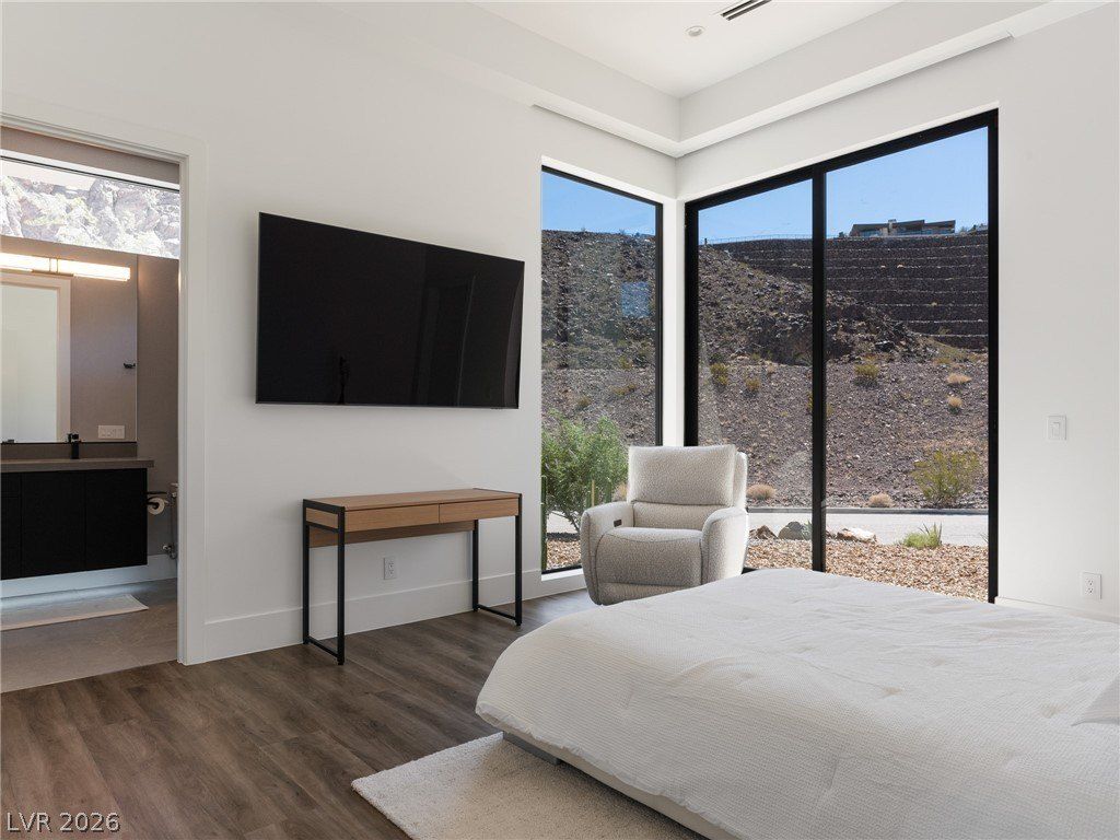 25 Rockstream Drive. Henderson, NV 89012
