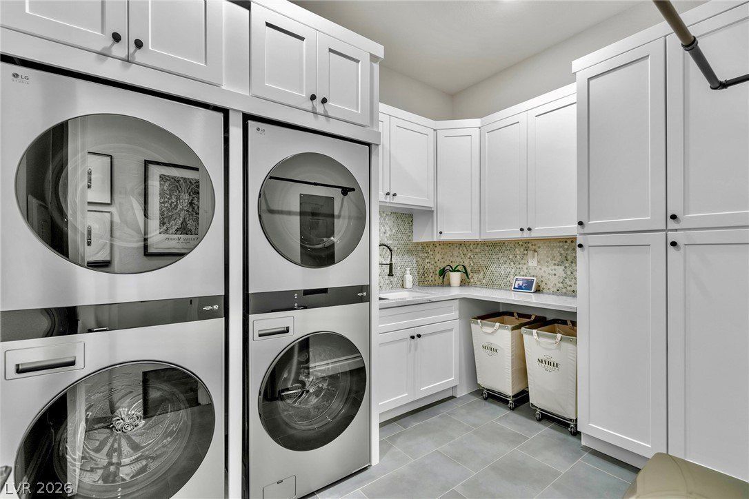 4660 Blushing Dawn Avenue. Las Vegas, NV 89118