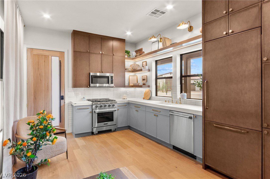 8575 Stange Avenue. Las Vegas, NV 89129