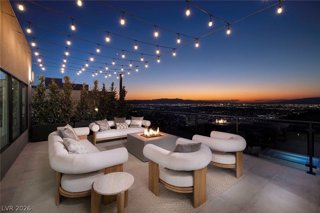 527 Overlook Rim Drive. Henderson, NV 89012