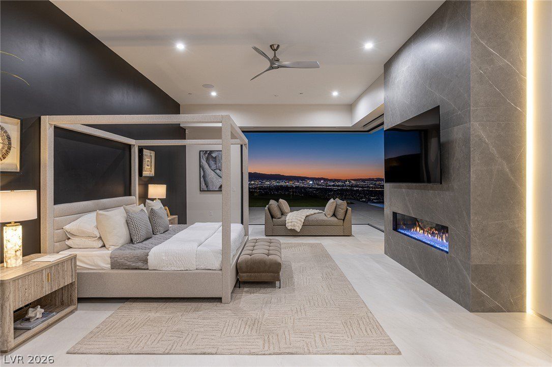563 Grand Rim Drive. Henderson, NV 89012