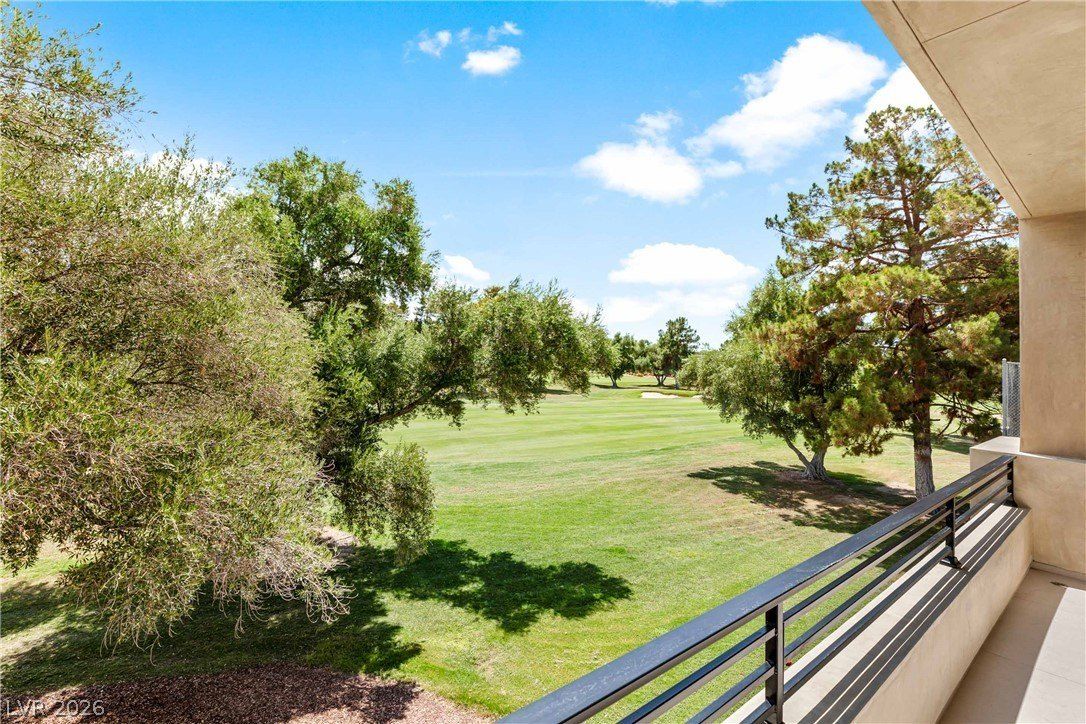 2847 Queens Courtyard Drive. Las Vegas, NV 89109