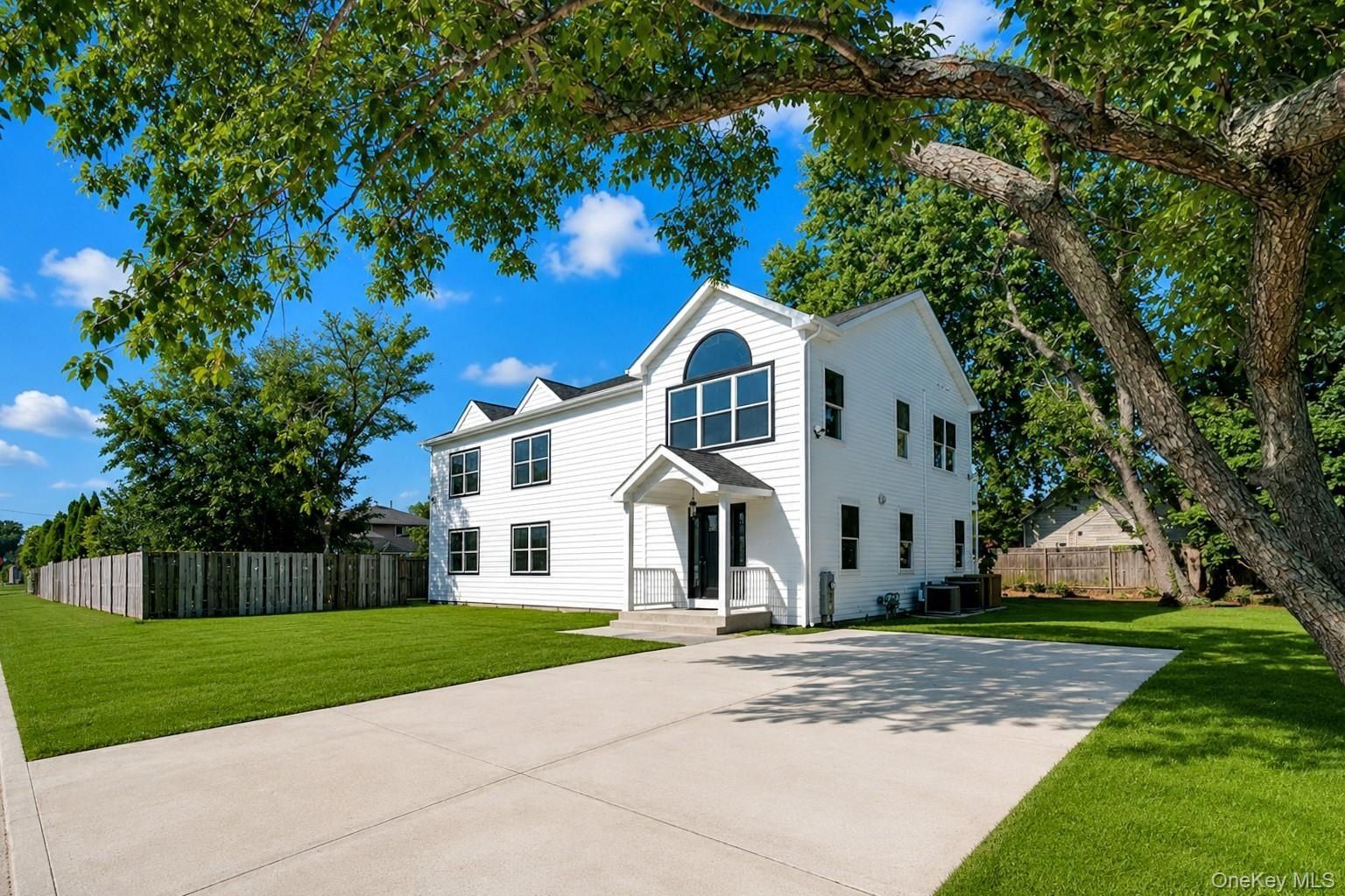 171 Ferraris Street. Copiague, NY 11726