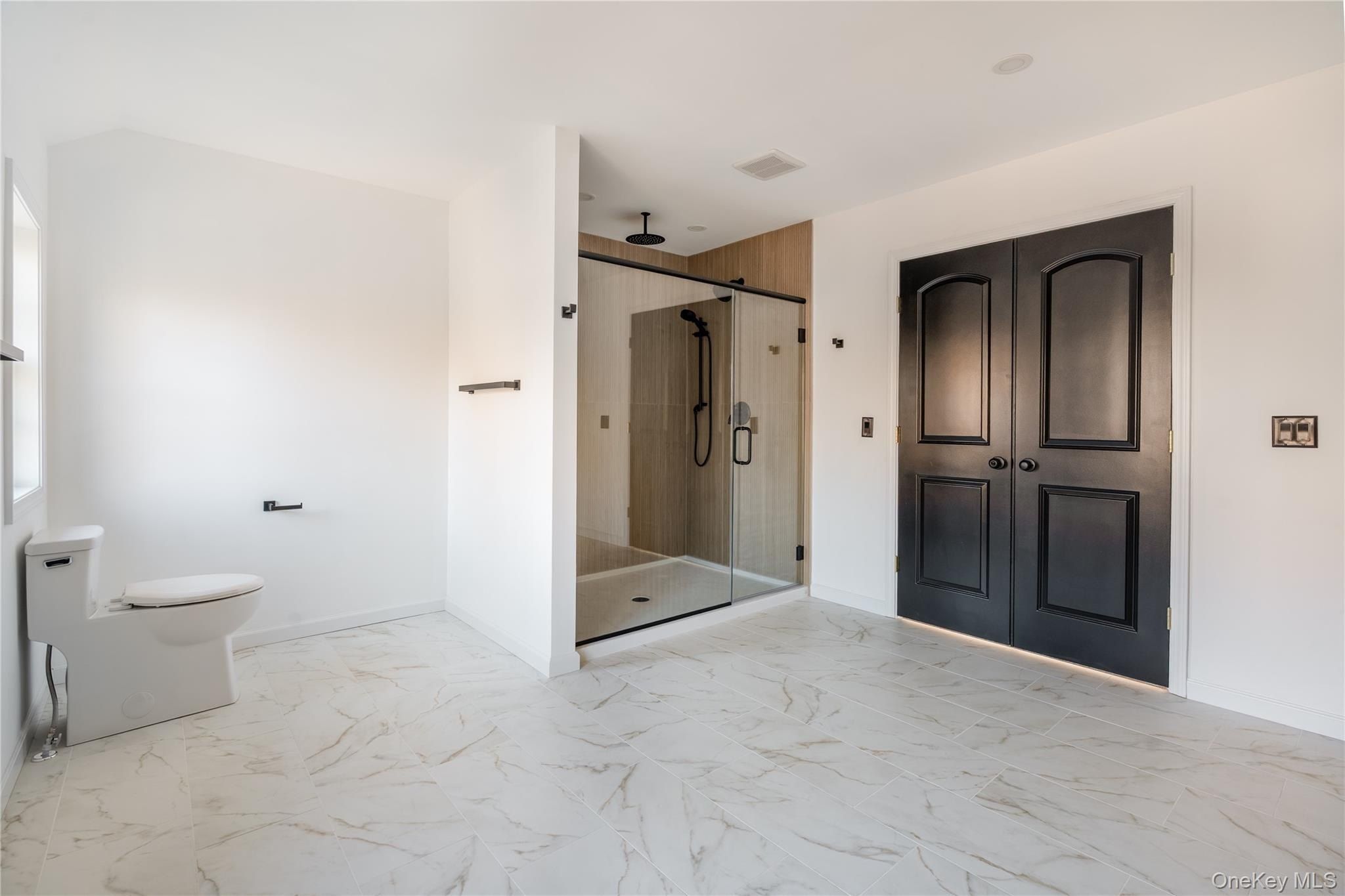 157 S Quaker Lane. Hyde Park, NY 12538