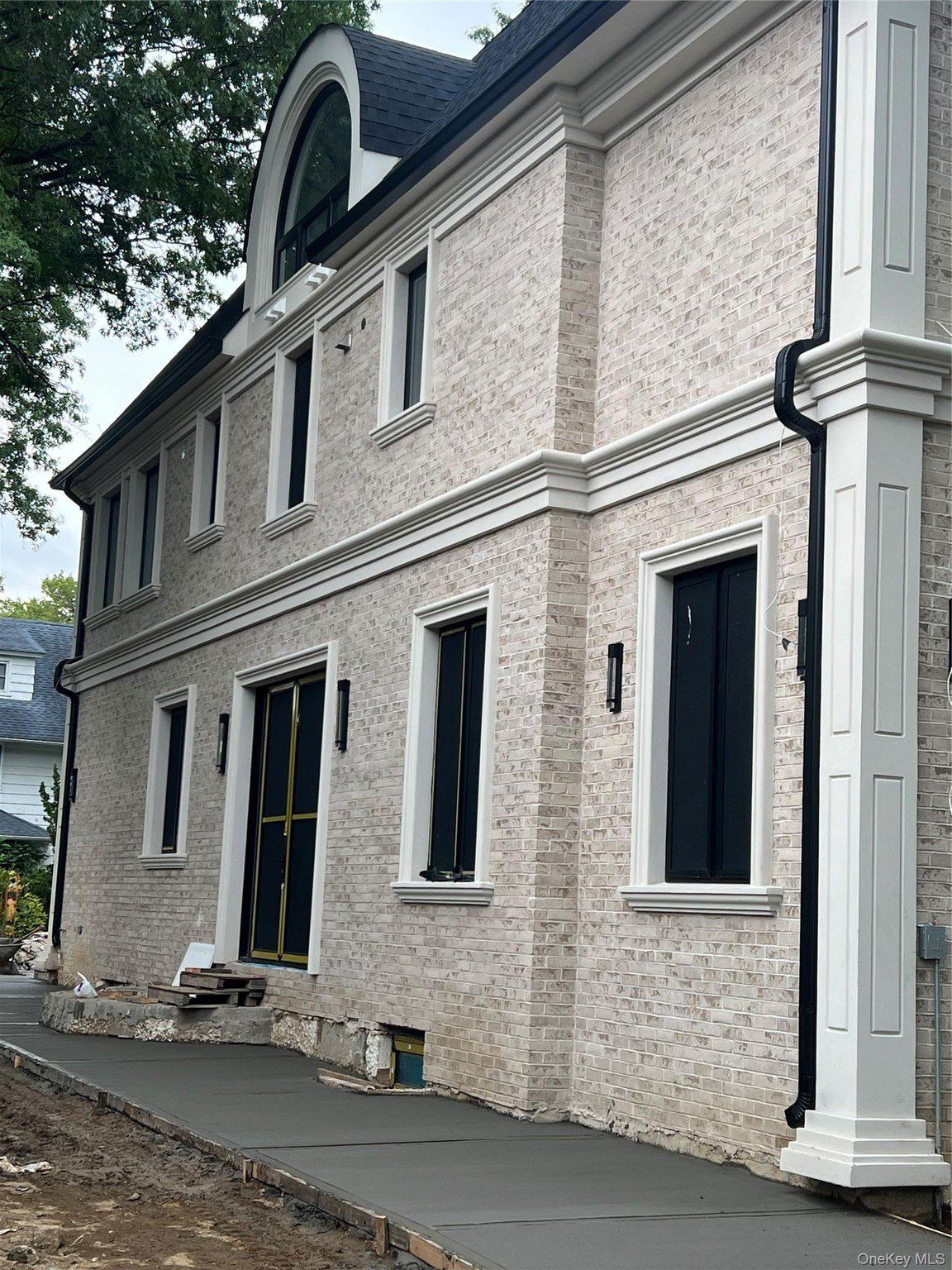 Abingdon Road. Kew Gardens, NY 11415