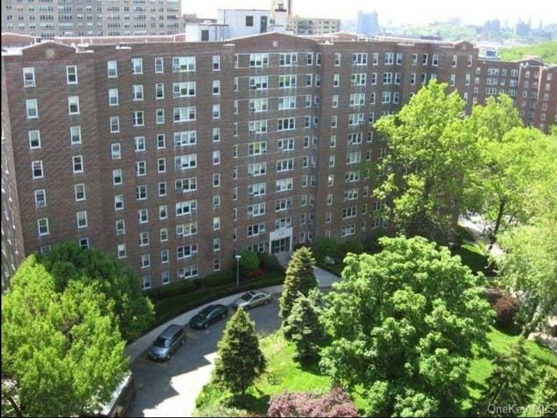 80 Knolls Cres Apt 7L. Bronx, NY 10463