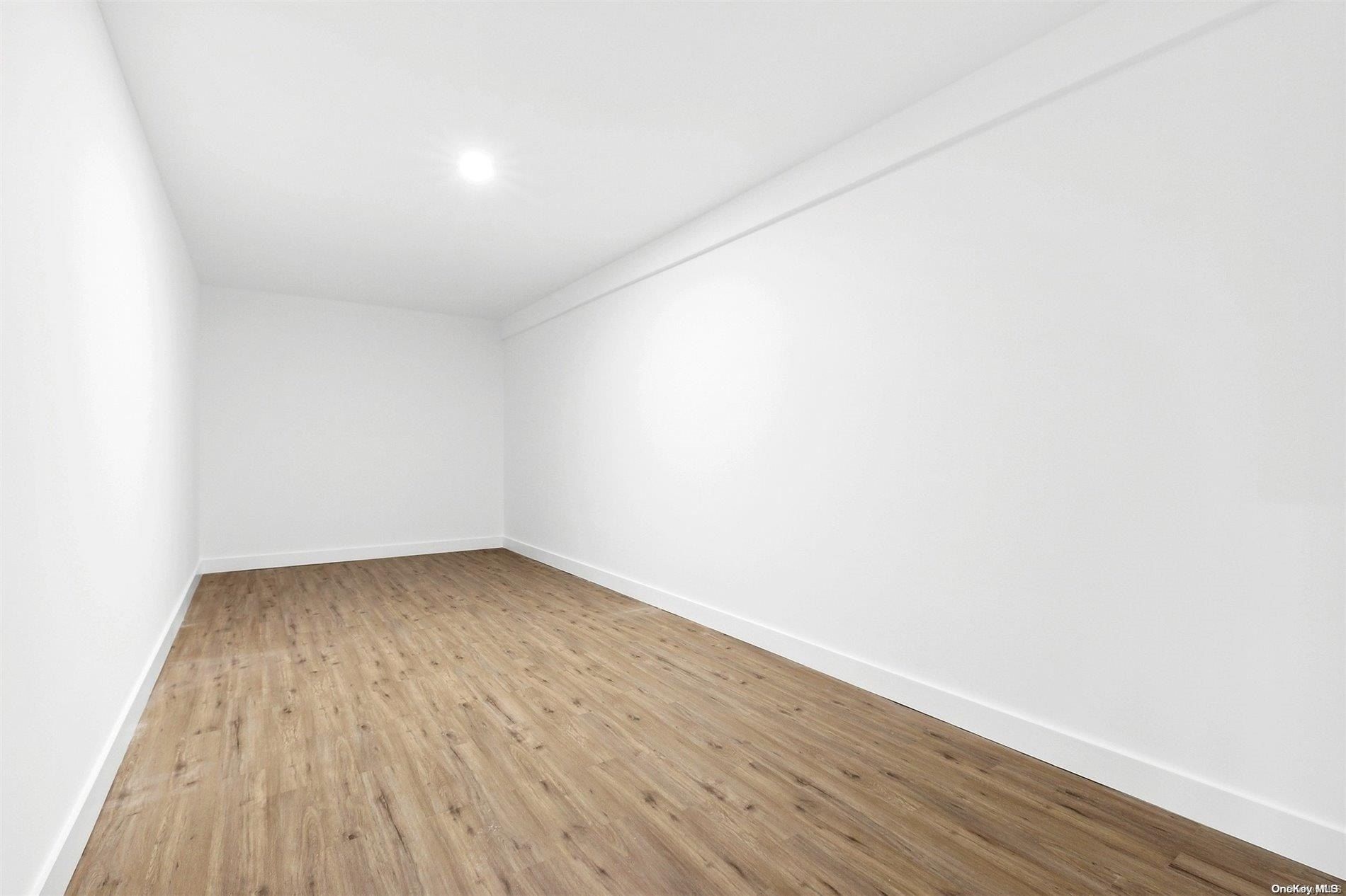 21 Montauk Hwy 5. Westhampton, NY 11977