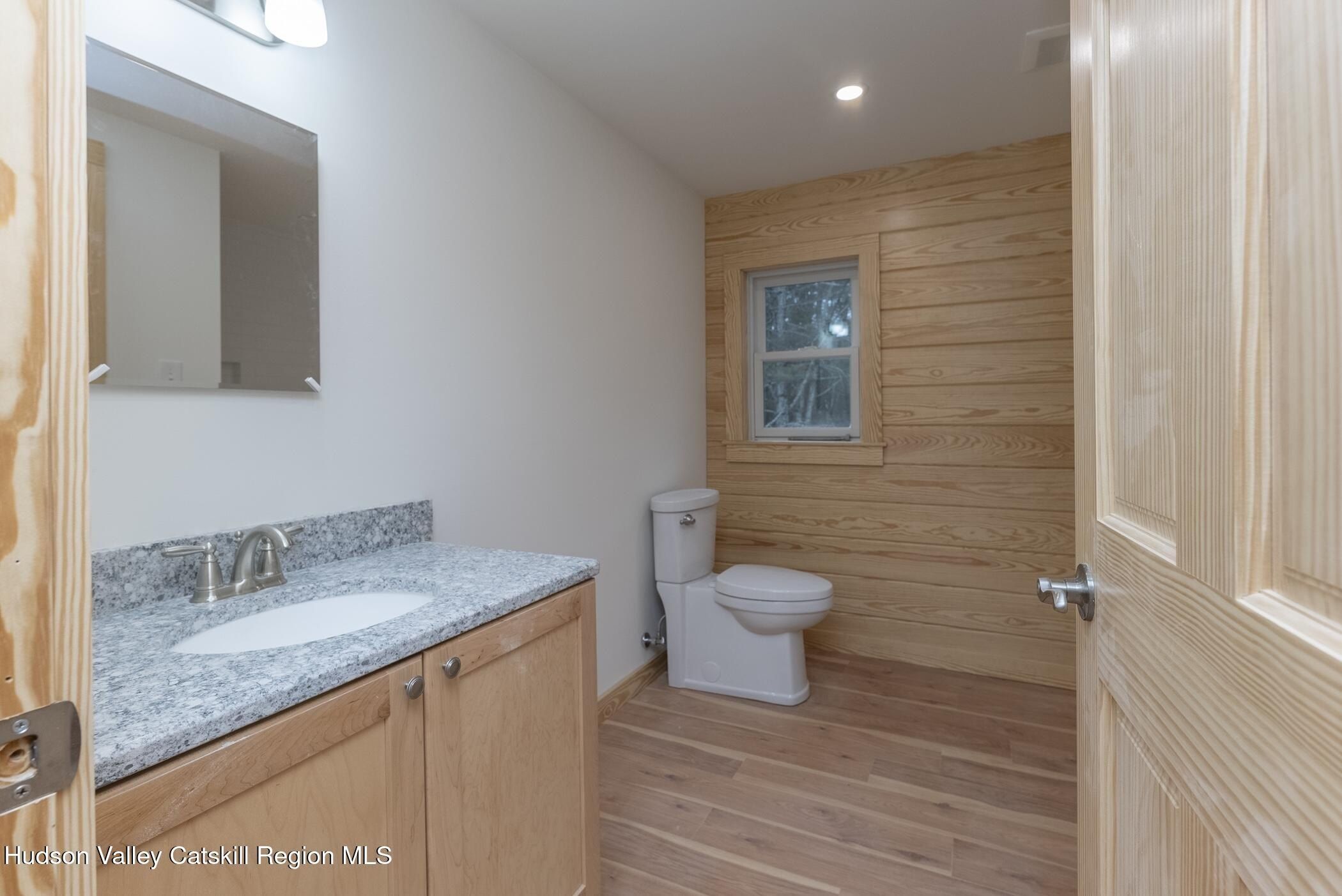 2565 Ny212. Woodstock, NY 12498