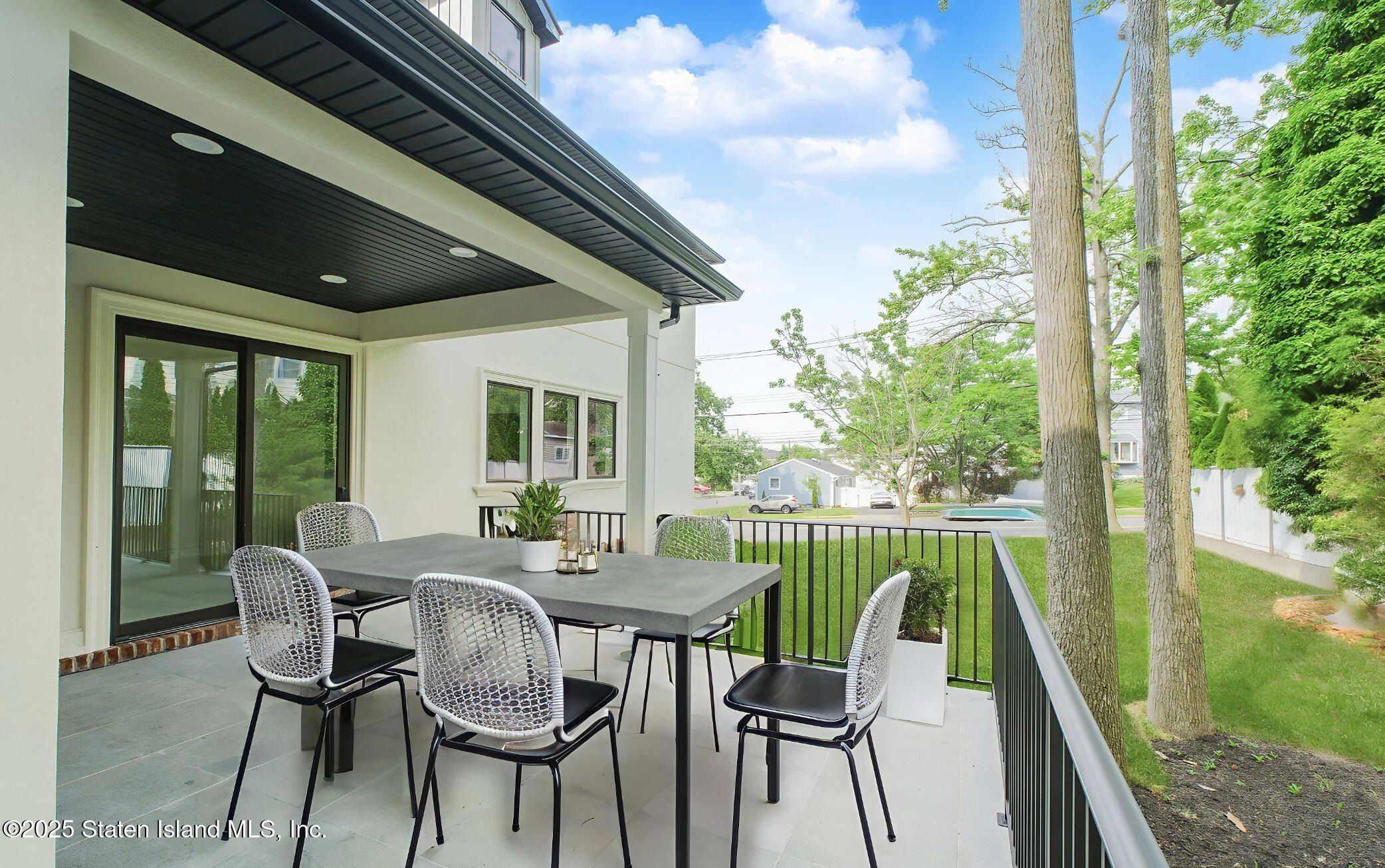 69 Elmbank Street. Staten Island, NY 10312