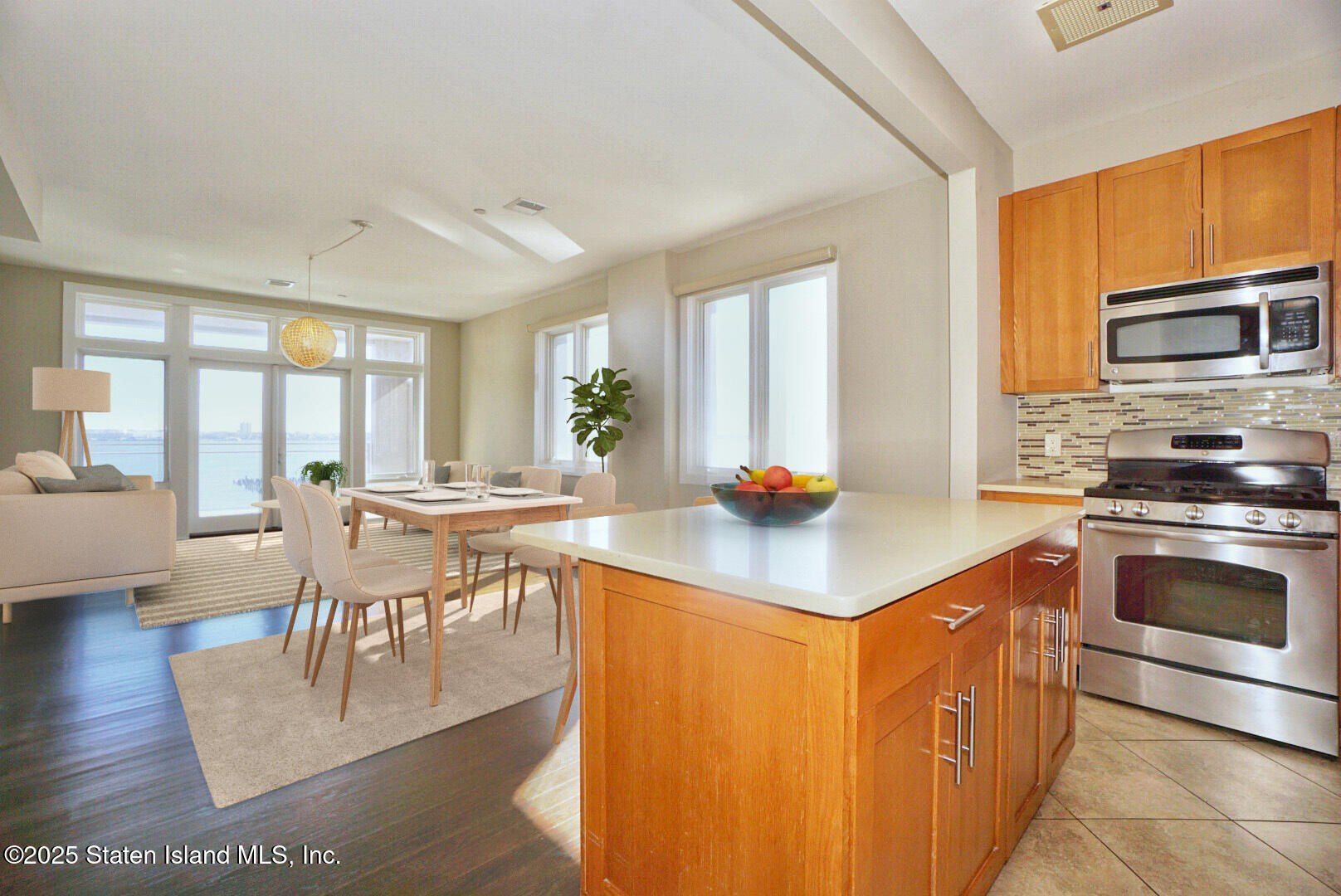 90 Bay St Landing Unit 4B. Staten Island, NY 10301