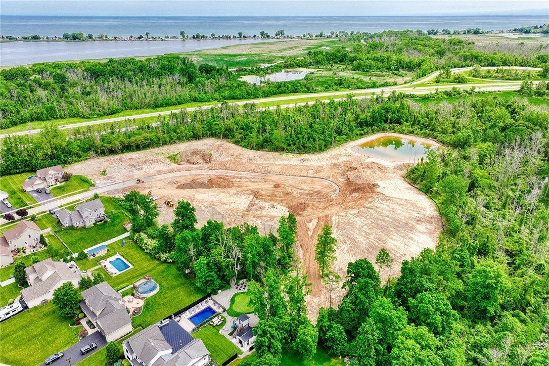 285 Bronze Leaf Trail. Rochester, NY 14612