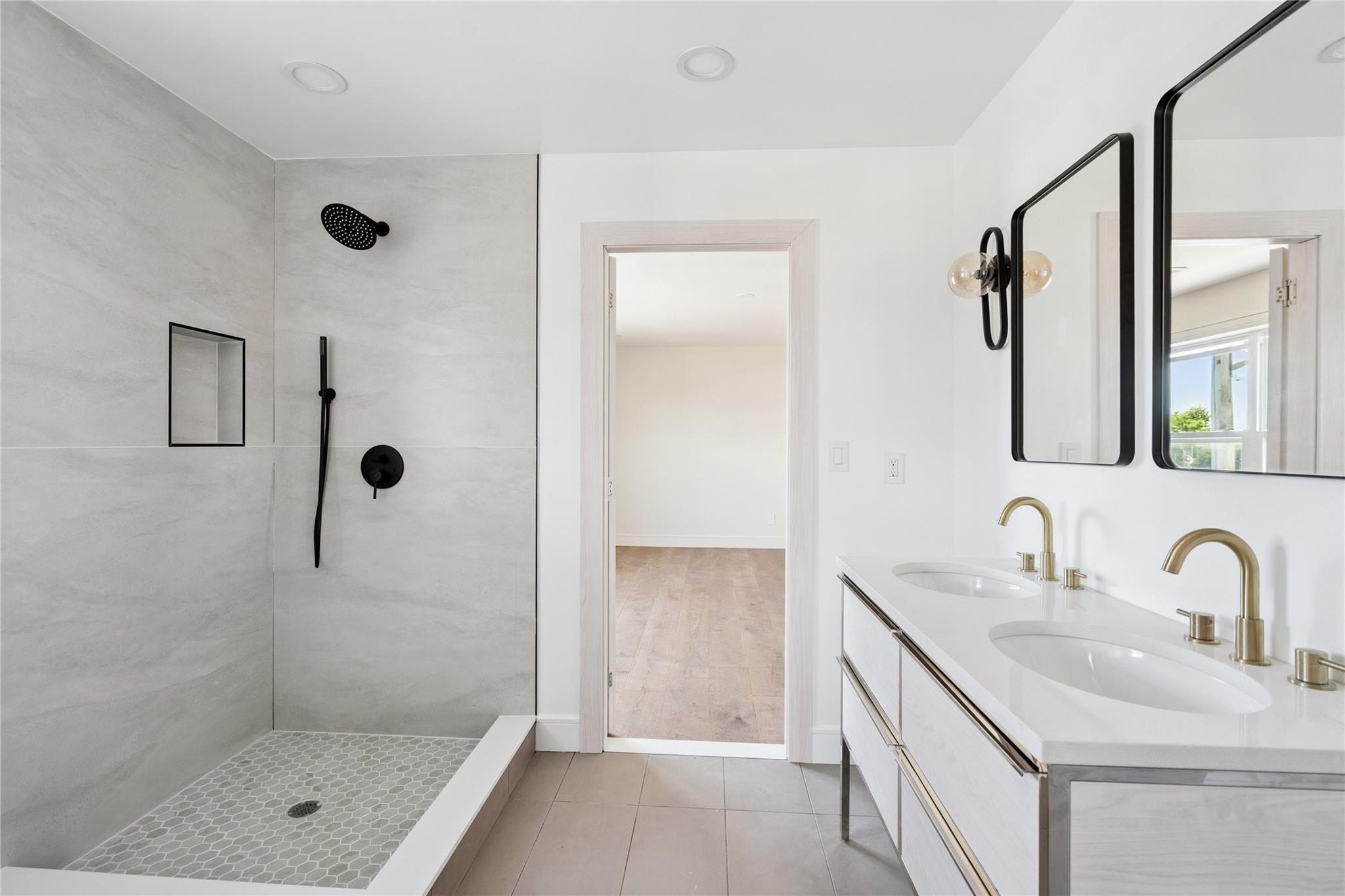 775 S 9Th Street. Lindenhurst, NY 11757