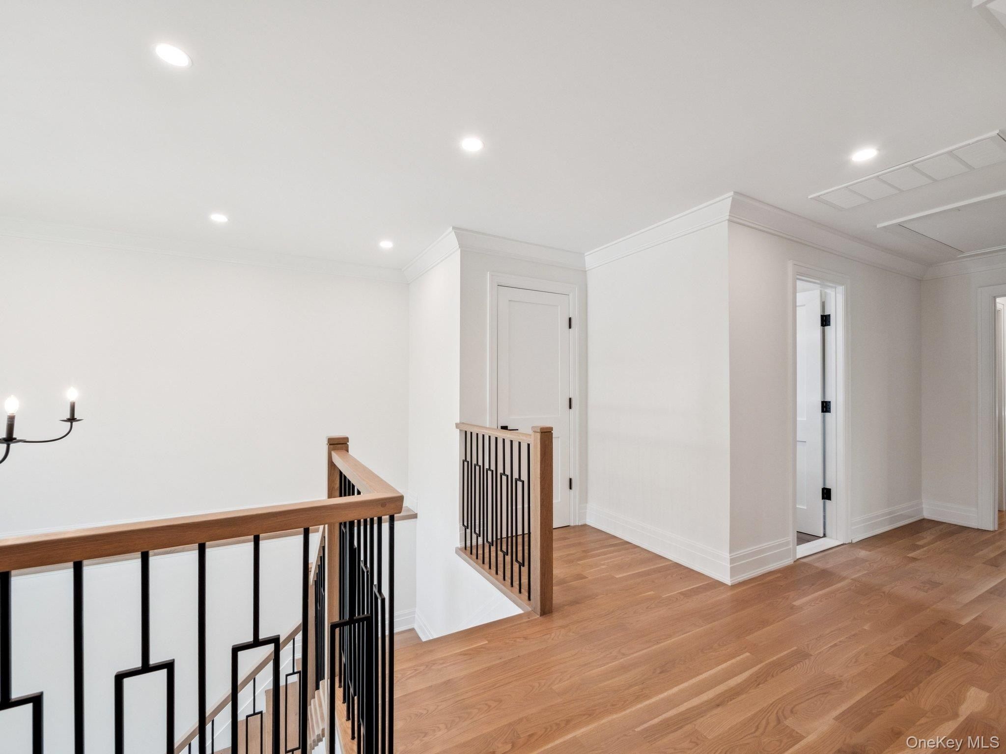 2 Arthur Place. Woodbury, NY 11797