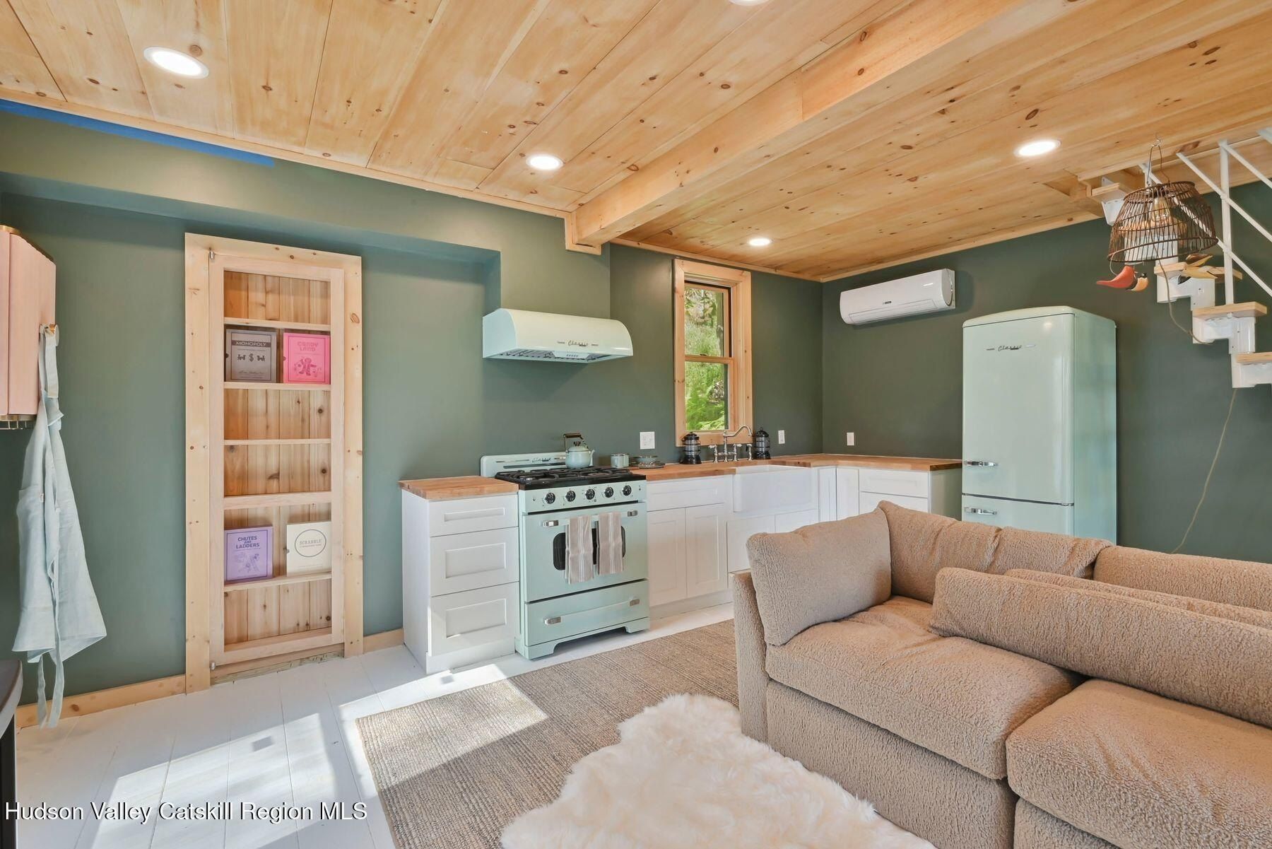 134 Irish Cape Road. Napanoch, NY 12458