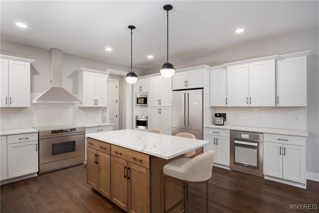 5631 Dorothy Circle. Clarence Center, NY 14032