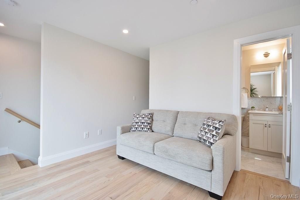 34 Andrews Lane. Sleepy Hollow, NY 10591