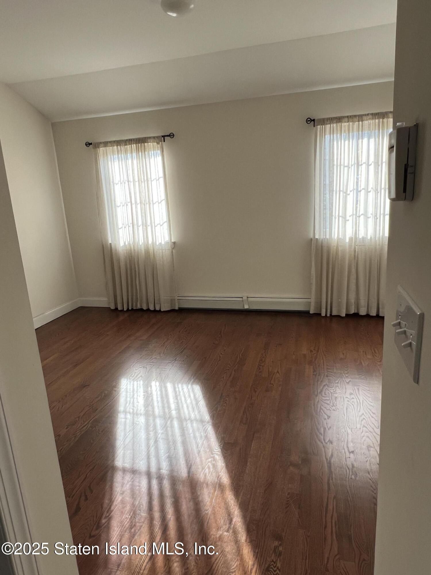 20 Sweetgum Lane. Staten Island, NY 10314