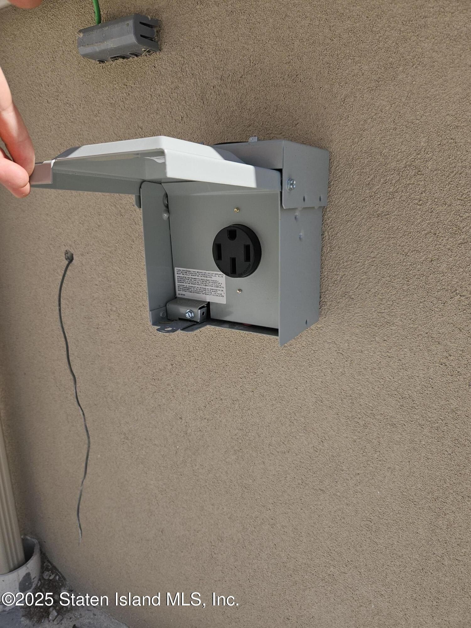 109 St Johns Avenue. Staten Island, NY 10305