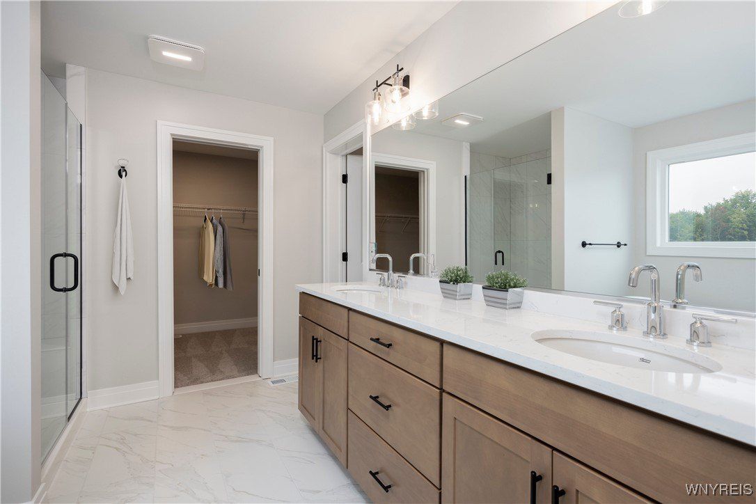 17 Kestrel Court. Orchard Park, NY 14127