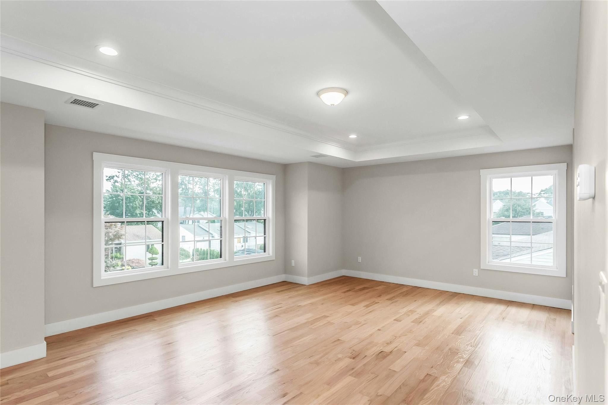 8 Sebree Place. Plainview, NY 11803