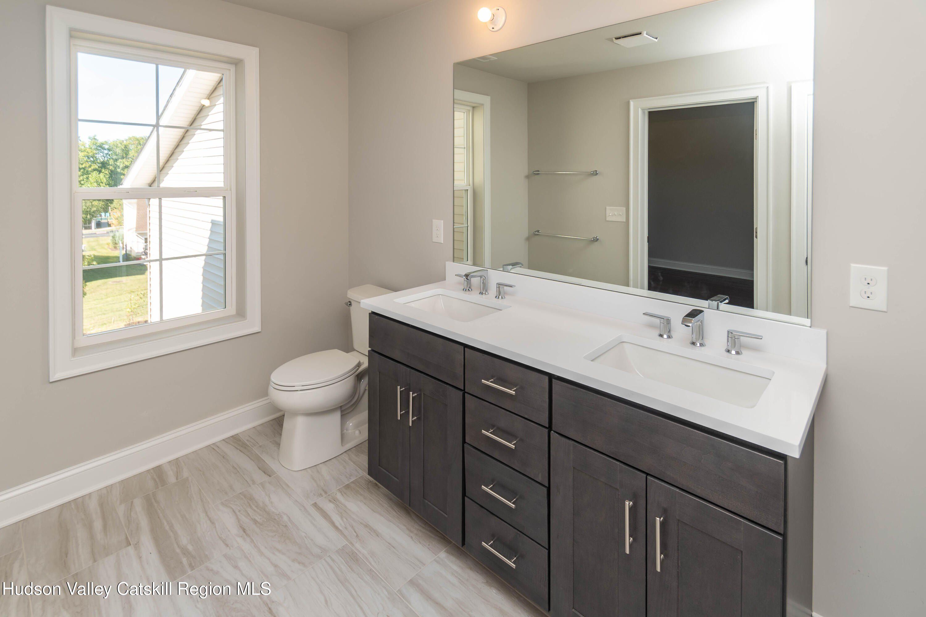 128 Hudson View Terrace. Hyde Park, NY 12538