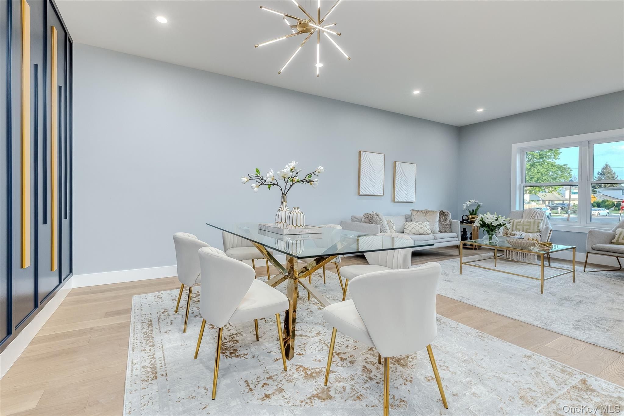 10 Crown Lane. Westbury, NY 11590