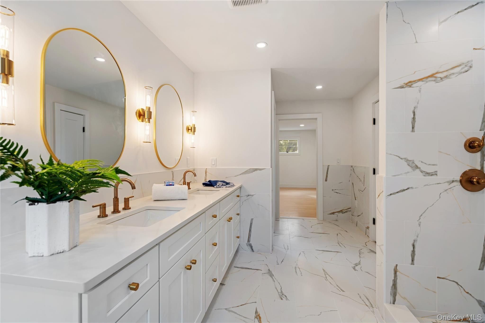 10 Beth Lane. Plainview, NY 11803