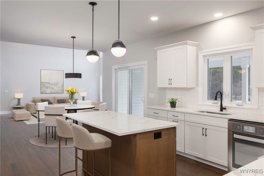 21 Fieldstream Lane. Lancaster, NY 14086