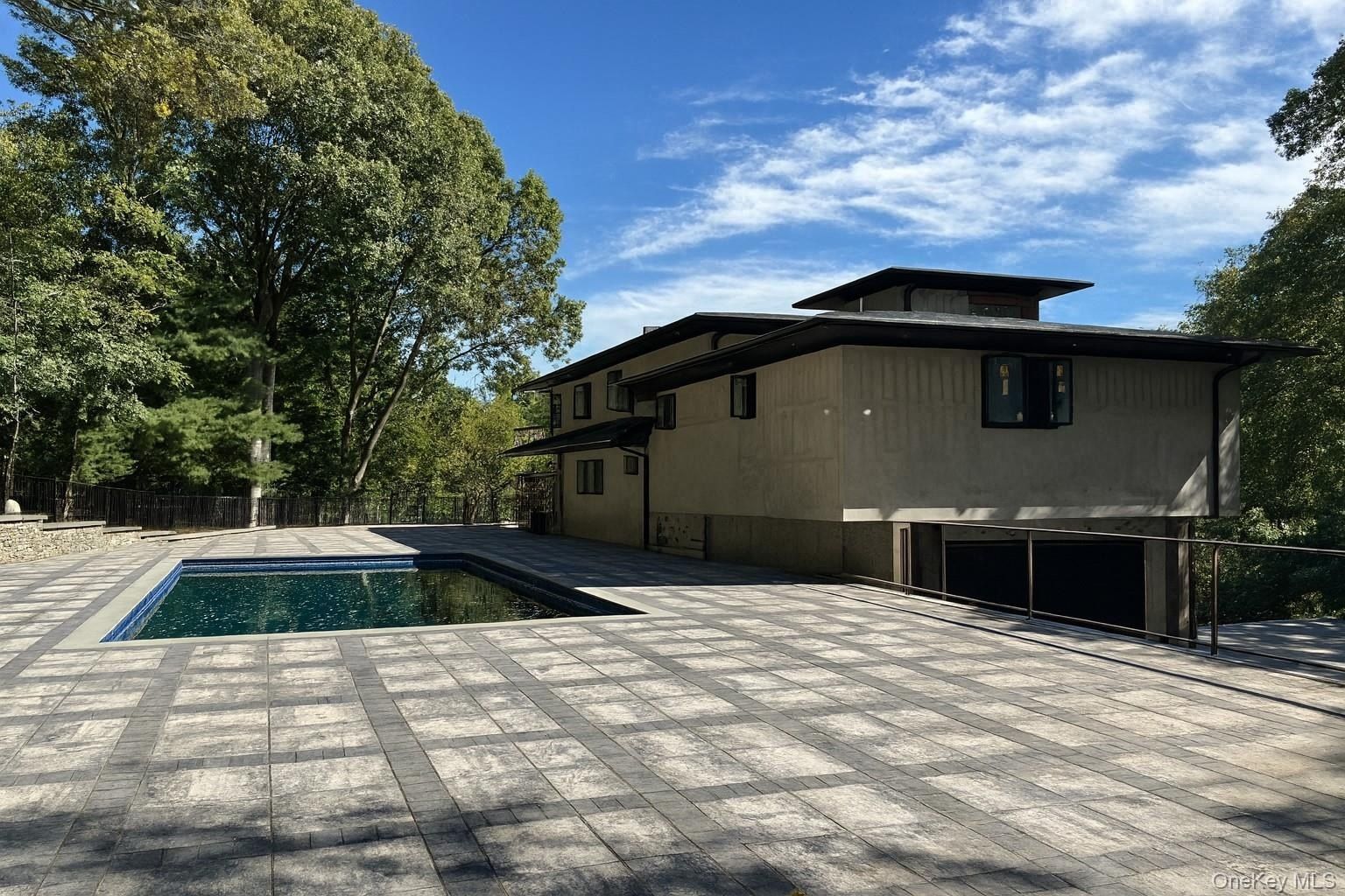 7 Riverview Terrace. Smithtown, NY 11787