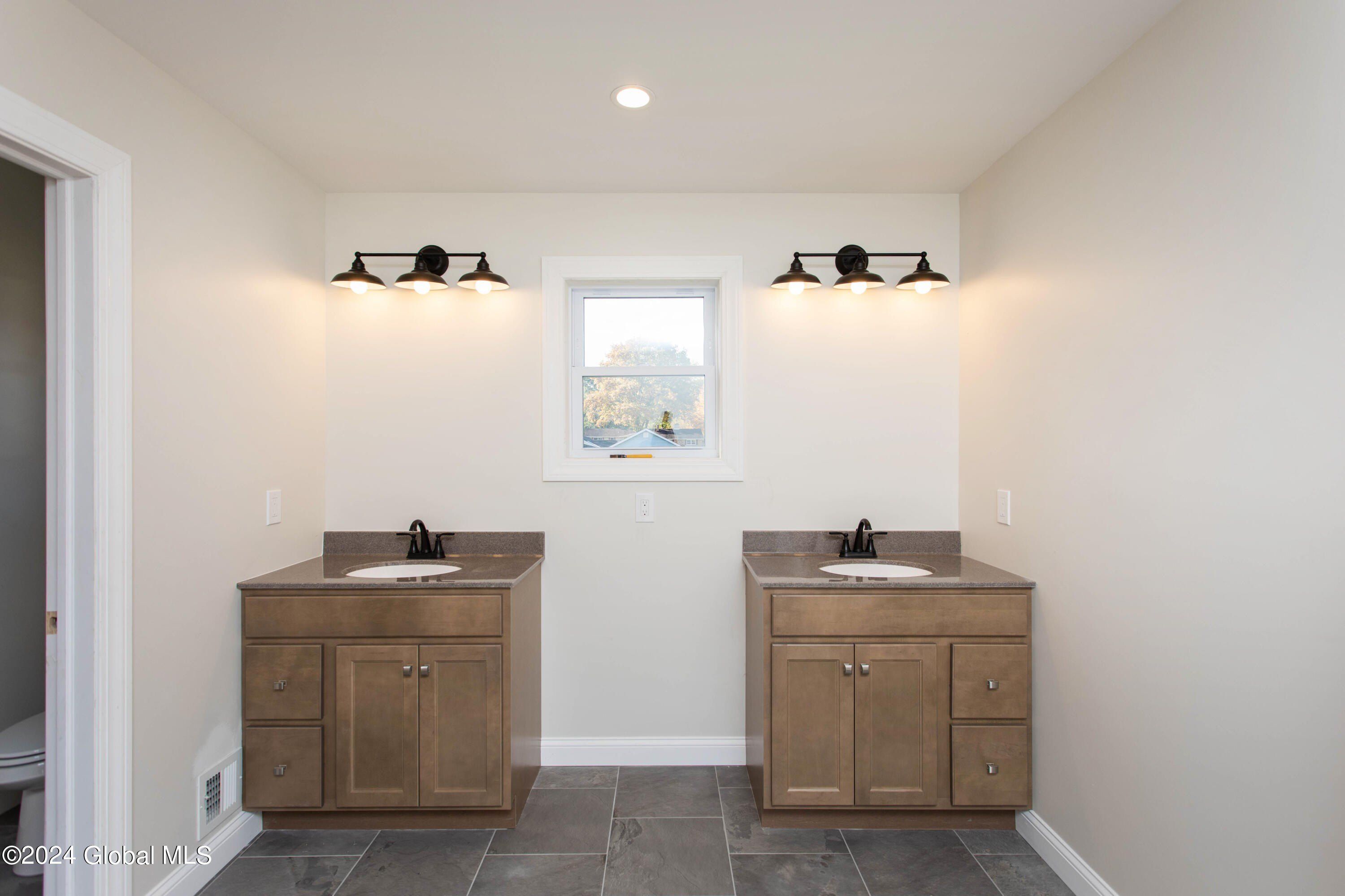 L7 Hetcheltown Road. Glenville, NY 12302