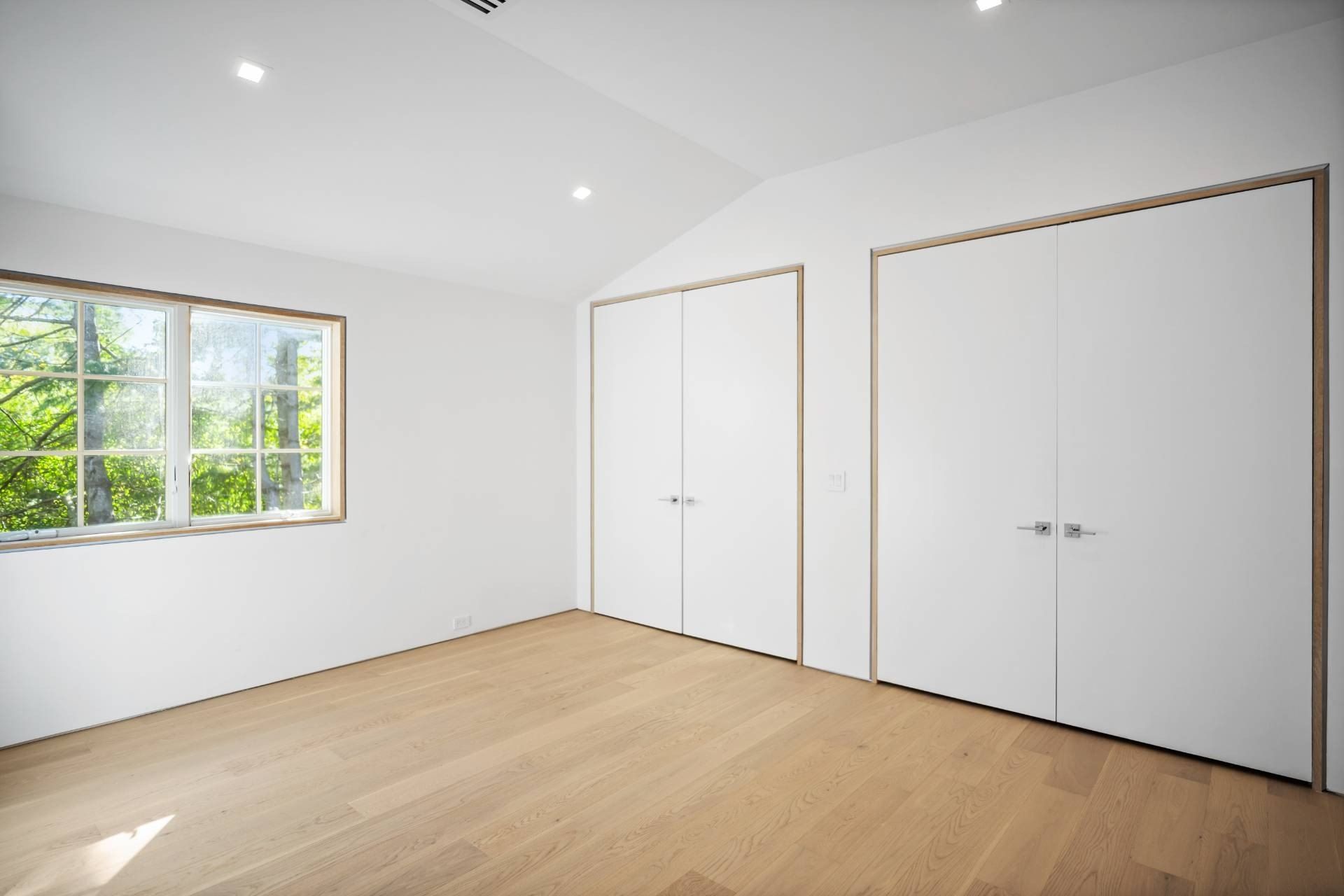 12 Garbis Lane. East Hampton, NY 11937