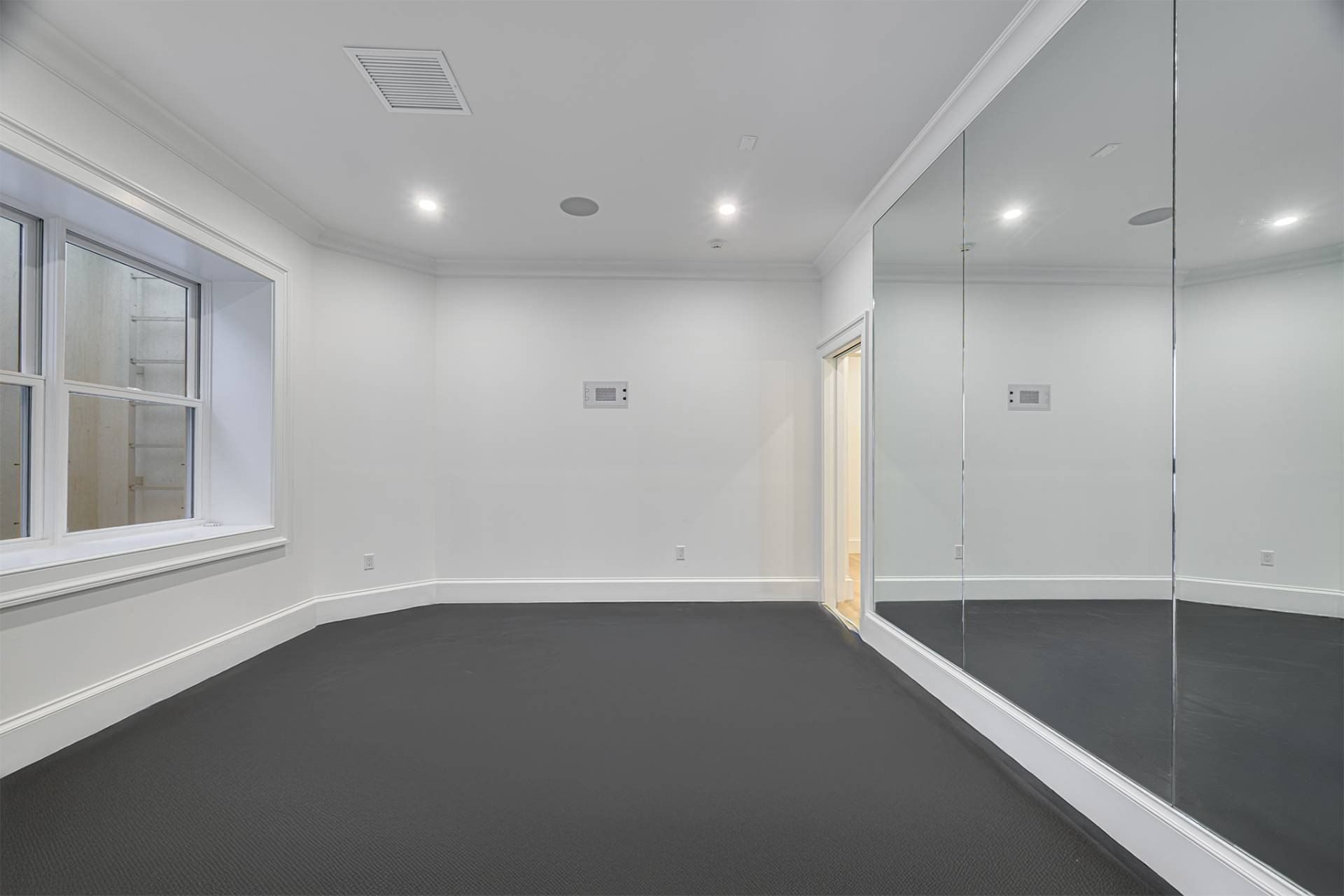 121 Elm Street. Southampton, NY 11968