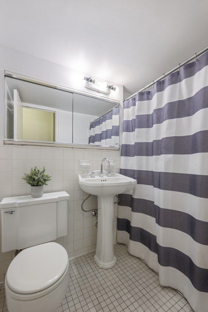 220 East 57Th Street. New York, NY 10022