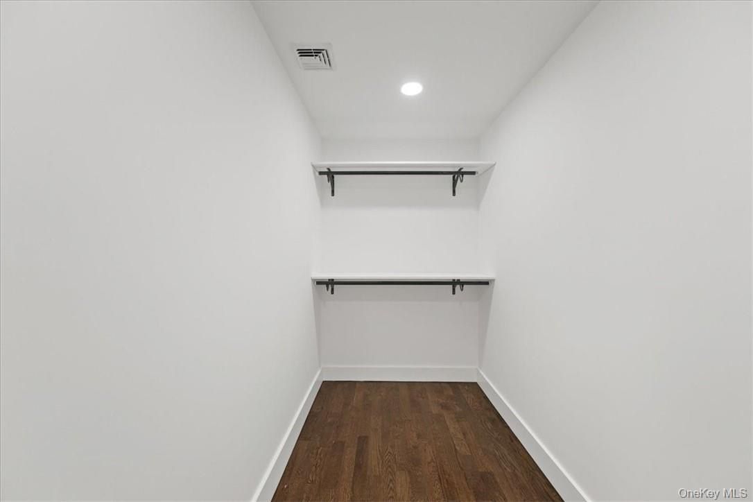 8 Bills Lane. Milton, NY 12547