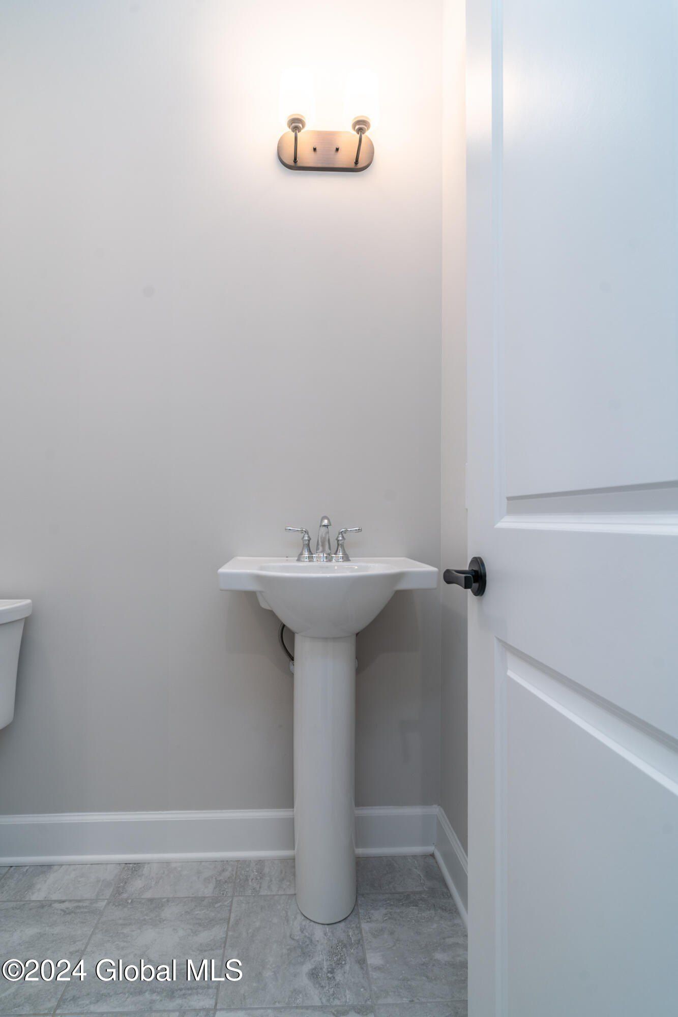 49 Priddle Lane. Latham, NY 12110