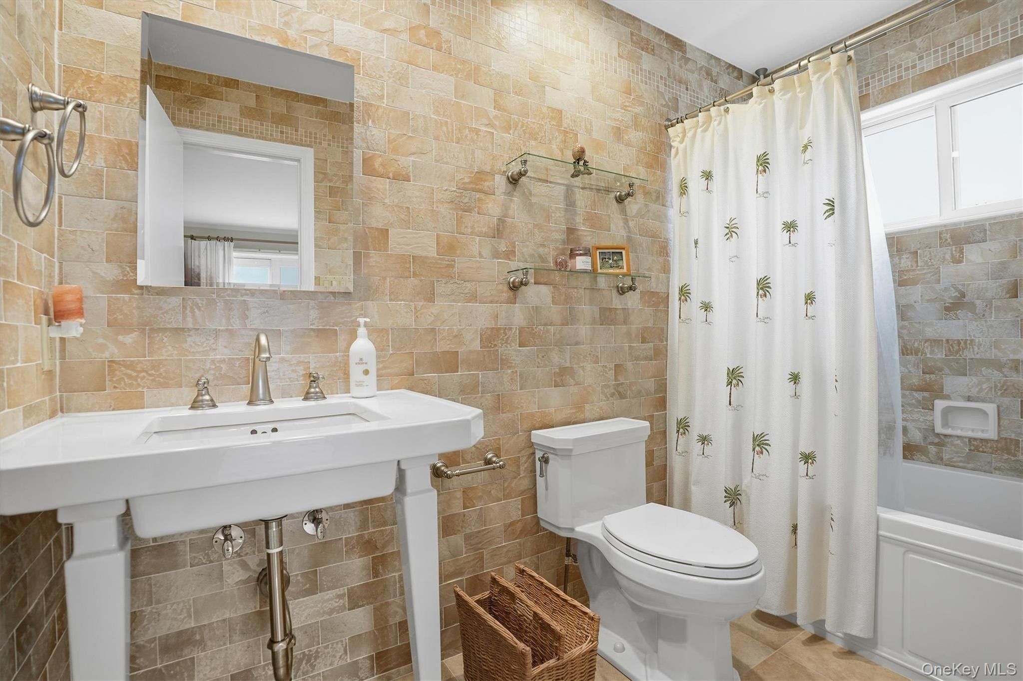 556 Dune Road. Westhampton, NY 11977