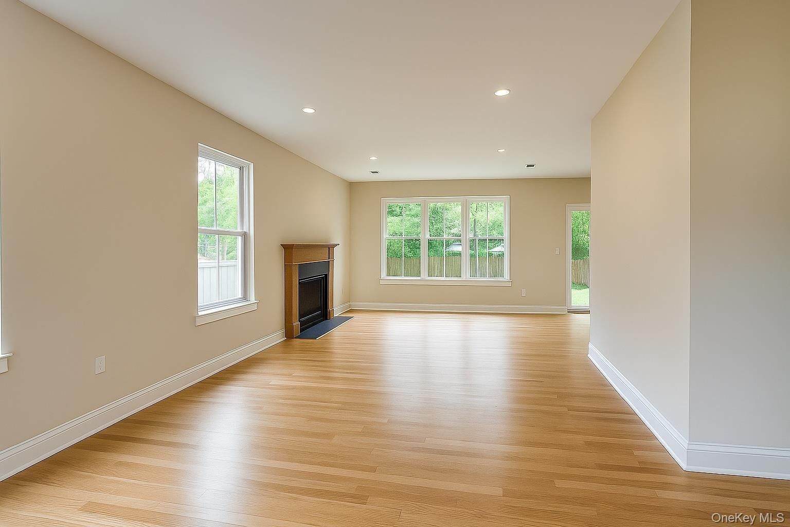 12 Fox Run Court. Ridge, NY 11961