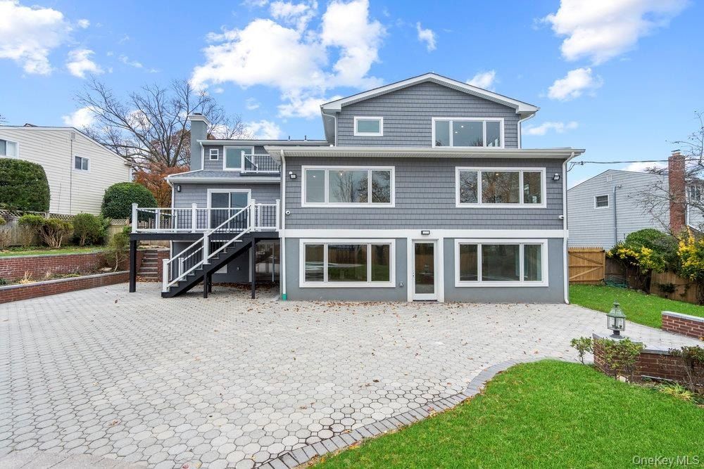 Woodland Road. Roslyn, NY 11576