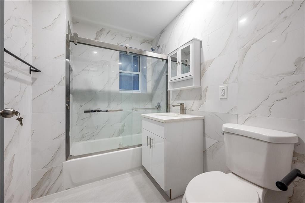 6617 Clinton Avenue. Maspeth, NY 11378