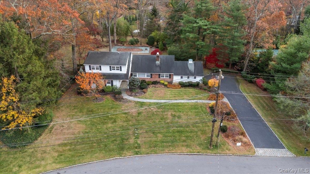 7 The Rise. Woodbury, NY 11797