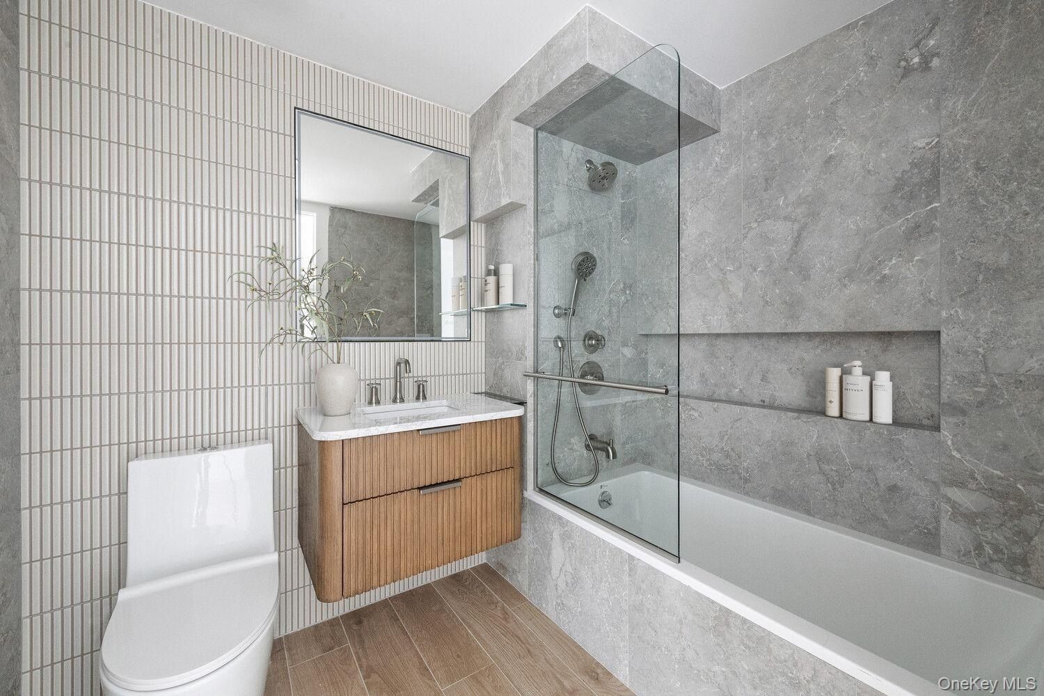 1811 Menahan Street Unit 2F. Queens, NY 11385