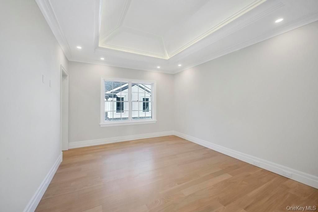 207 Mill Spring Road. Manhasset, NY 11030