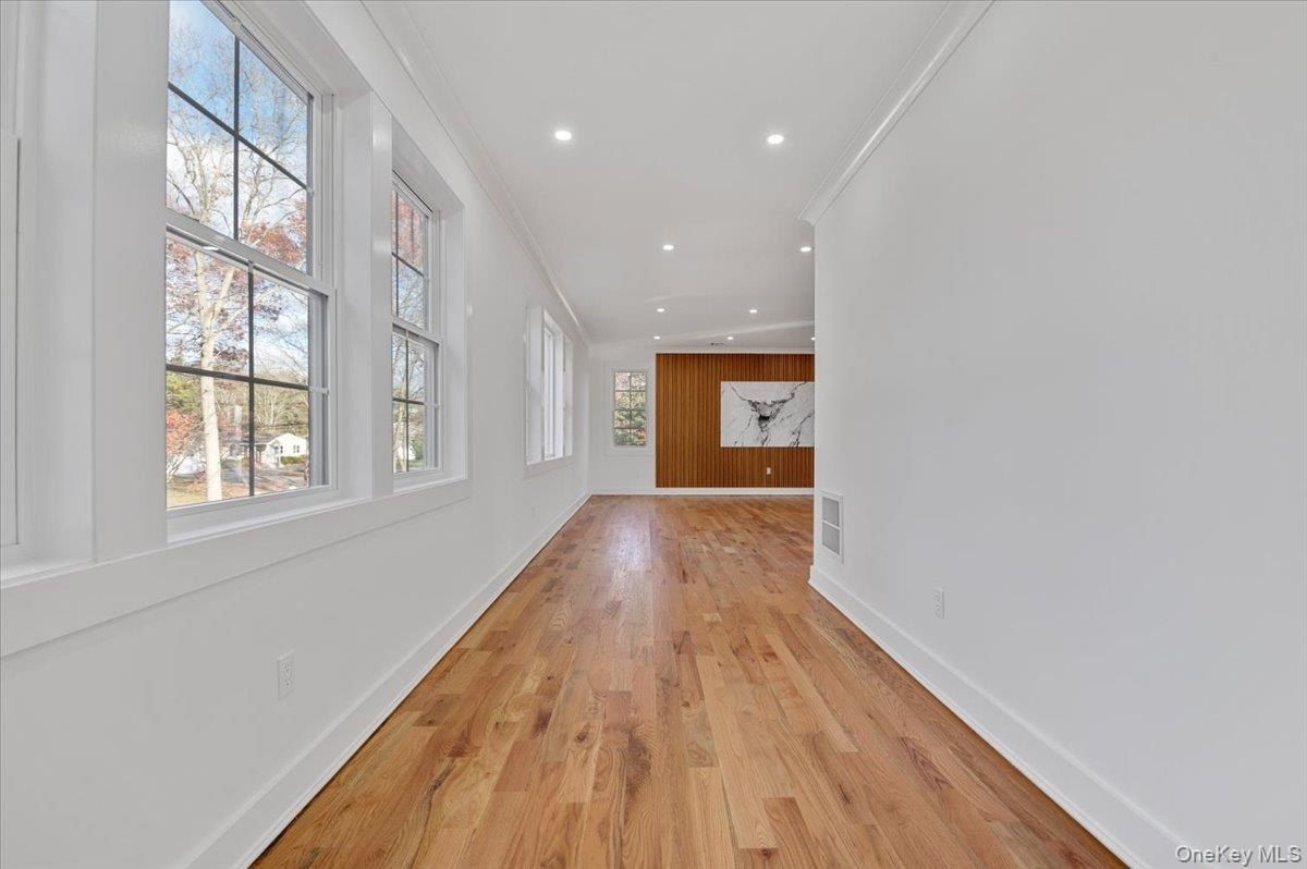 1130 Carlls Straight Path. Dix Hills, NY 11746