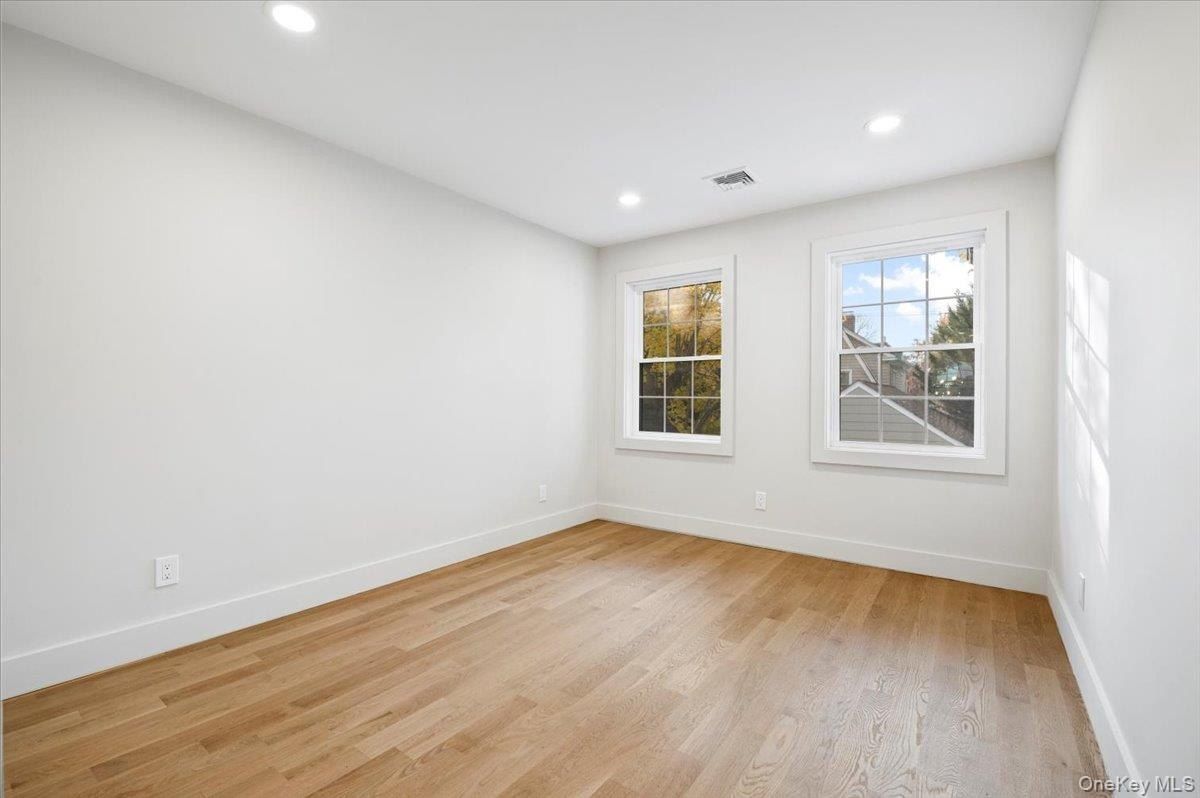 22 Franklin Avenue. Port Washington, NY 11050