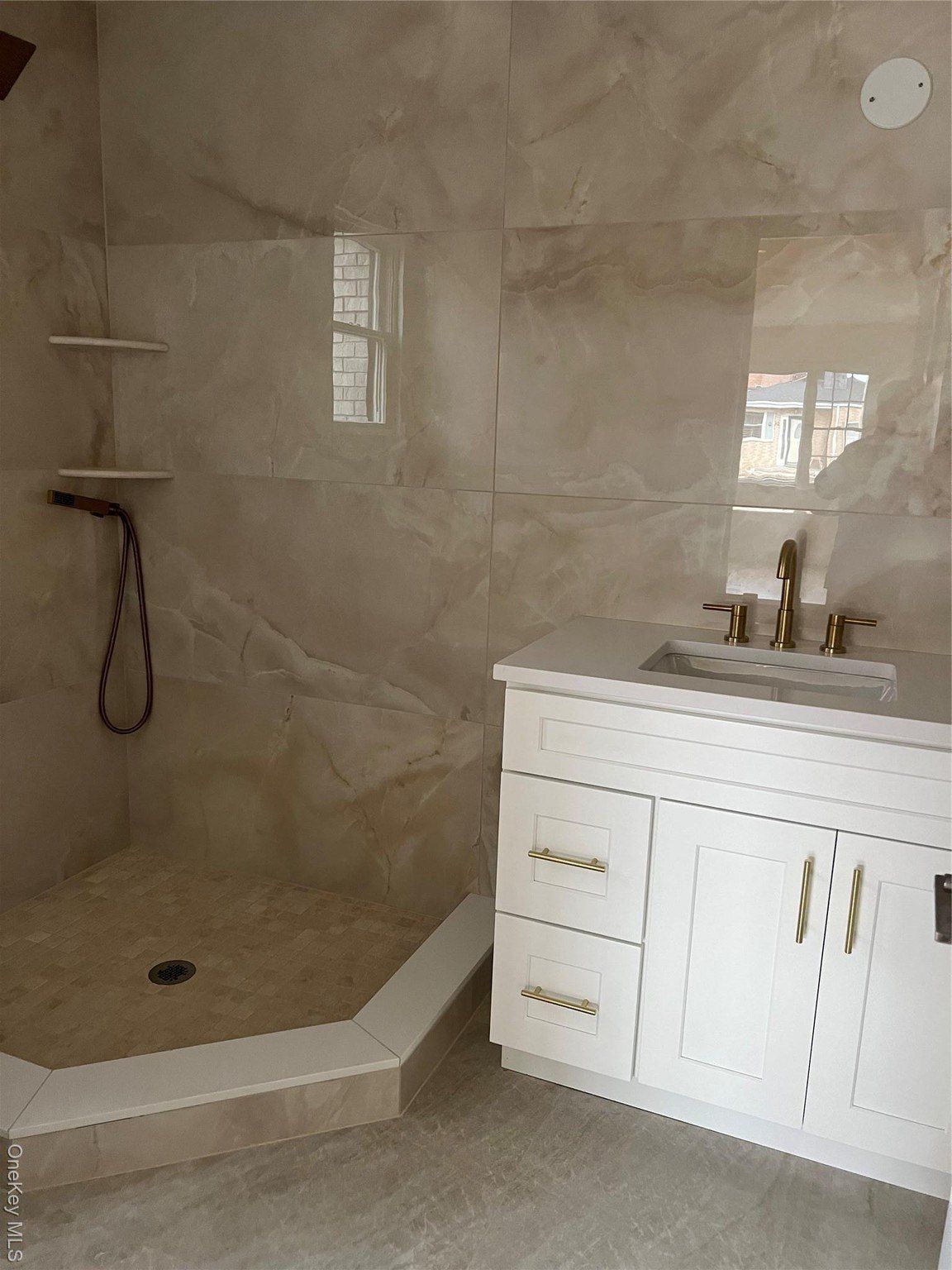 19 Sunlight Hill. Yonkers, NY 10704