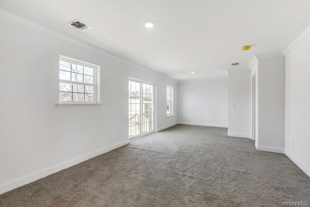 NC Ronkonkoma Avenue. Ronkonkoma, NY 11779