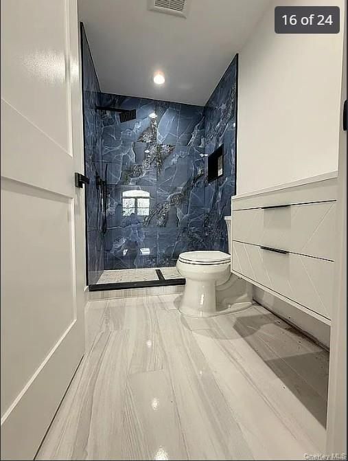 11 Sunrise Place. Farmingville, NY 11738