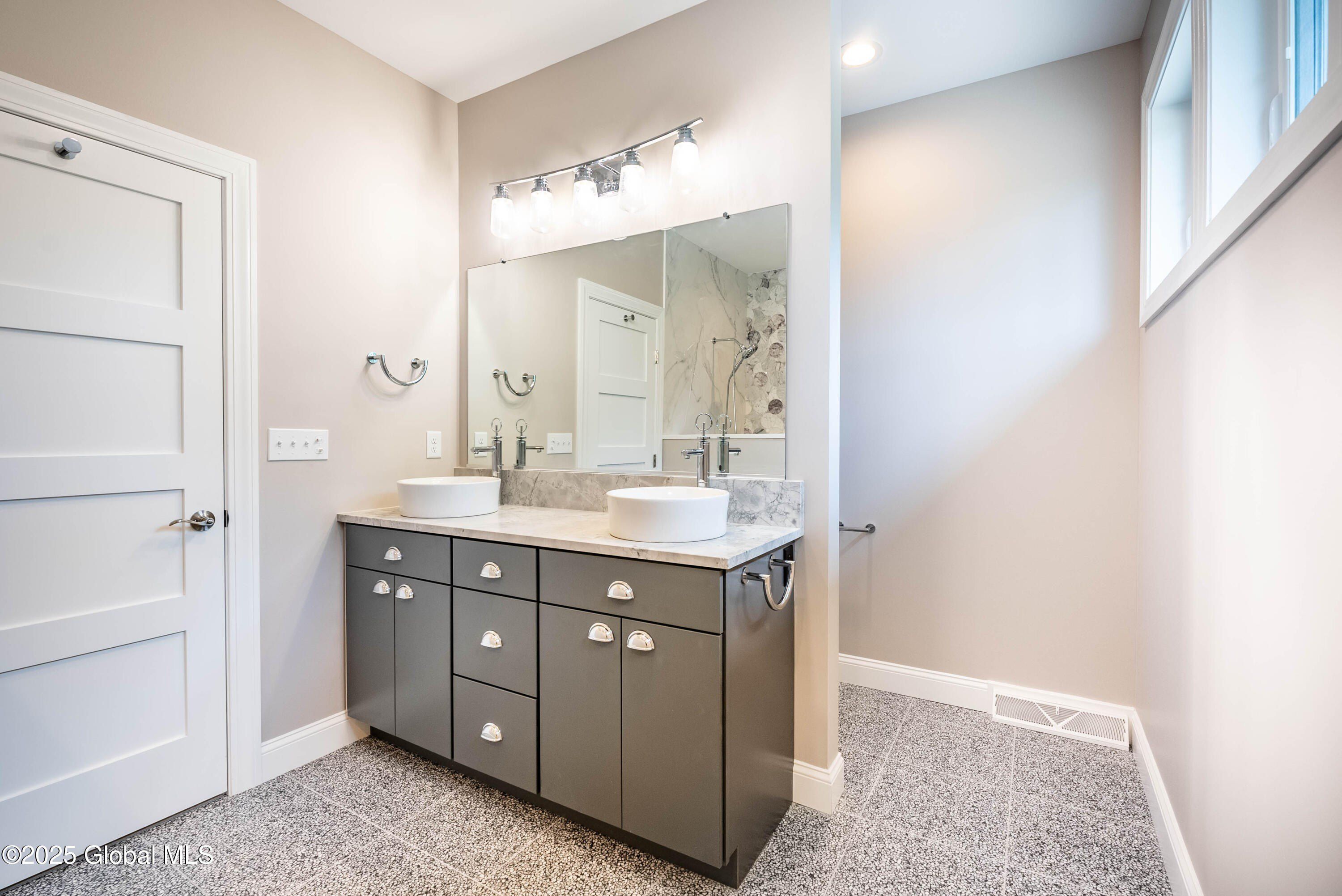 6 Royal Court. Cohoes, NY 12047